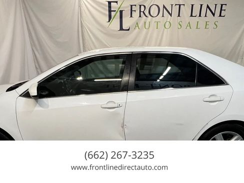 Used 2012 Toyota Camry SE FWD image 4