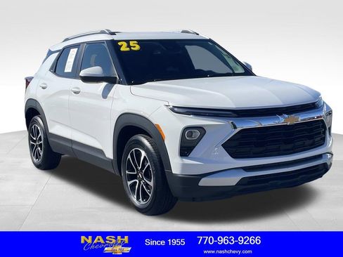 Used 2025 Chevrolet TrailBlazer LT w/ Convenience Package image 1
