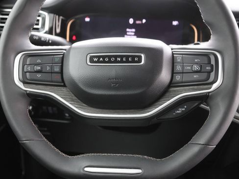 Used 2022 Jeep Wagoneer Series III w/ Premium Group I AWD/4WD image 19