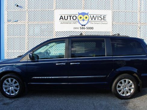 Used 2016 Chrysler Town & Country Touring w/ Driver Convenience Group image 5