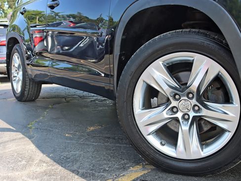 Used 2015 Toyota Highlander Limited Platinum AWD/4WD image 5