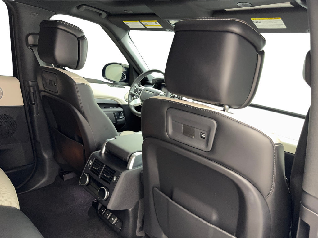 Used 2024 Land Rover Discovery Dynamic SE AWD/4WD image 45