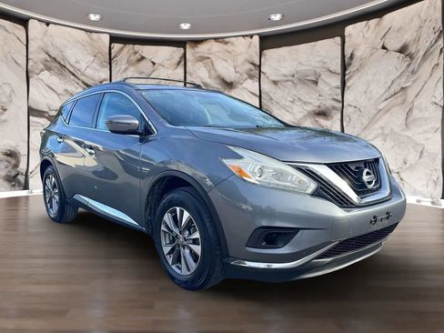 Used 2017 Nissan Murano SV image 3