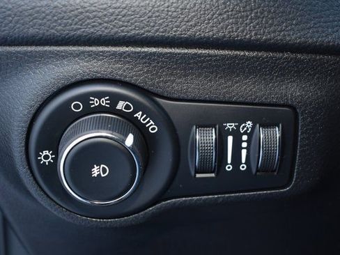 Used 2019 Jeep Compass Latitude w/ Popular Equipment Group image 16