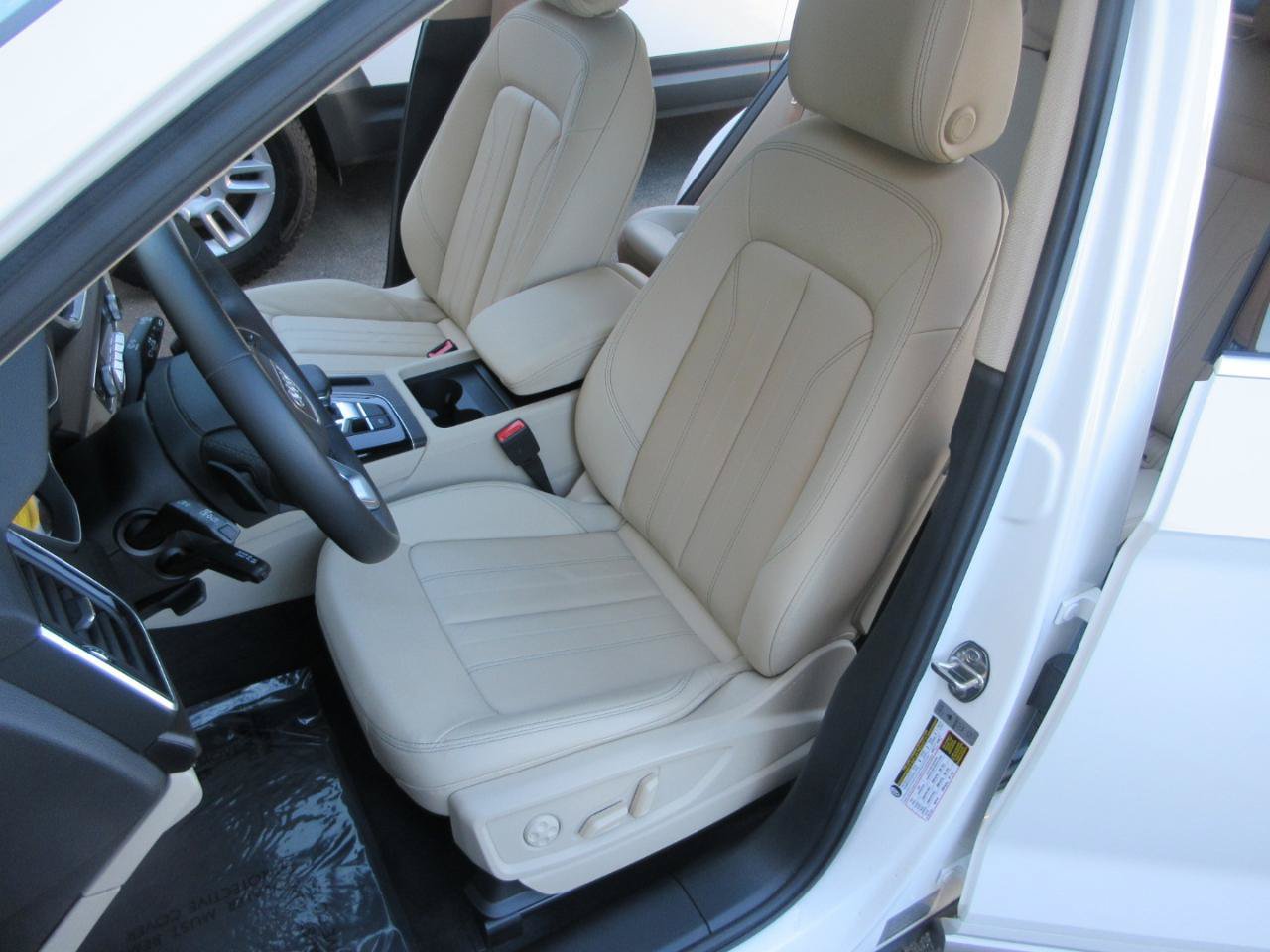 Used 2023 Audi Q5 2.0T Premium w/ Convenience Package AWD/4WD image 9