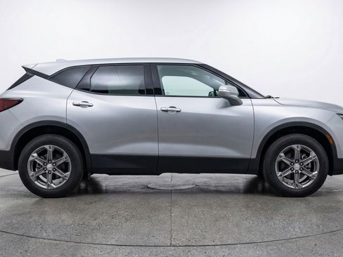 Used 2025 Chevrolet Blazer LT image 11