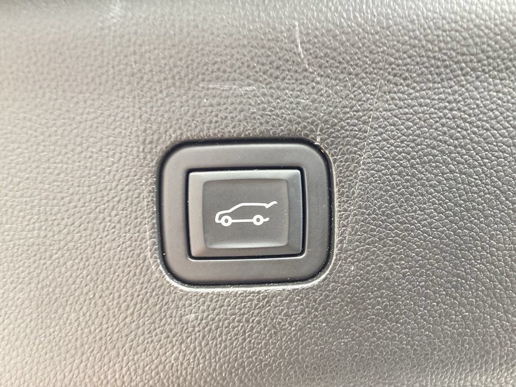 Used 2023 Buick Enclave Essence w/ Experience Buick Package AWD/4WD image 11