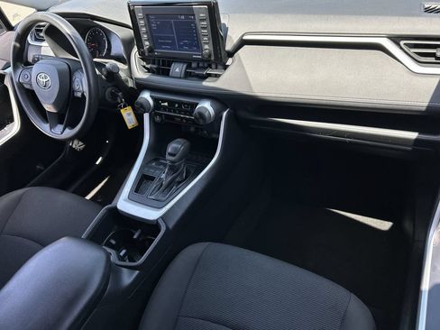 Used 2022 Toyota RAV4 LE w/ Carpet Mat Package (TMS) FWD image 29