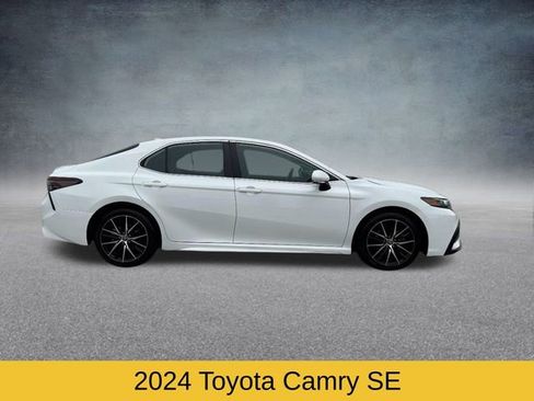 Used 2024 Toyota Camry SE image 2