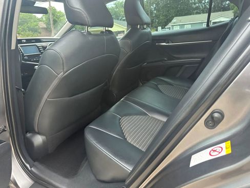 Used 2018 Toyota Camry SE w/ Moonroof Package FWD image 16