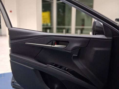 Used 2025 Toyota Camry SE w/ Convenience Package image 14