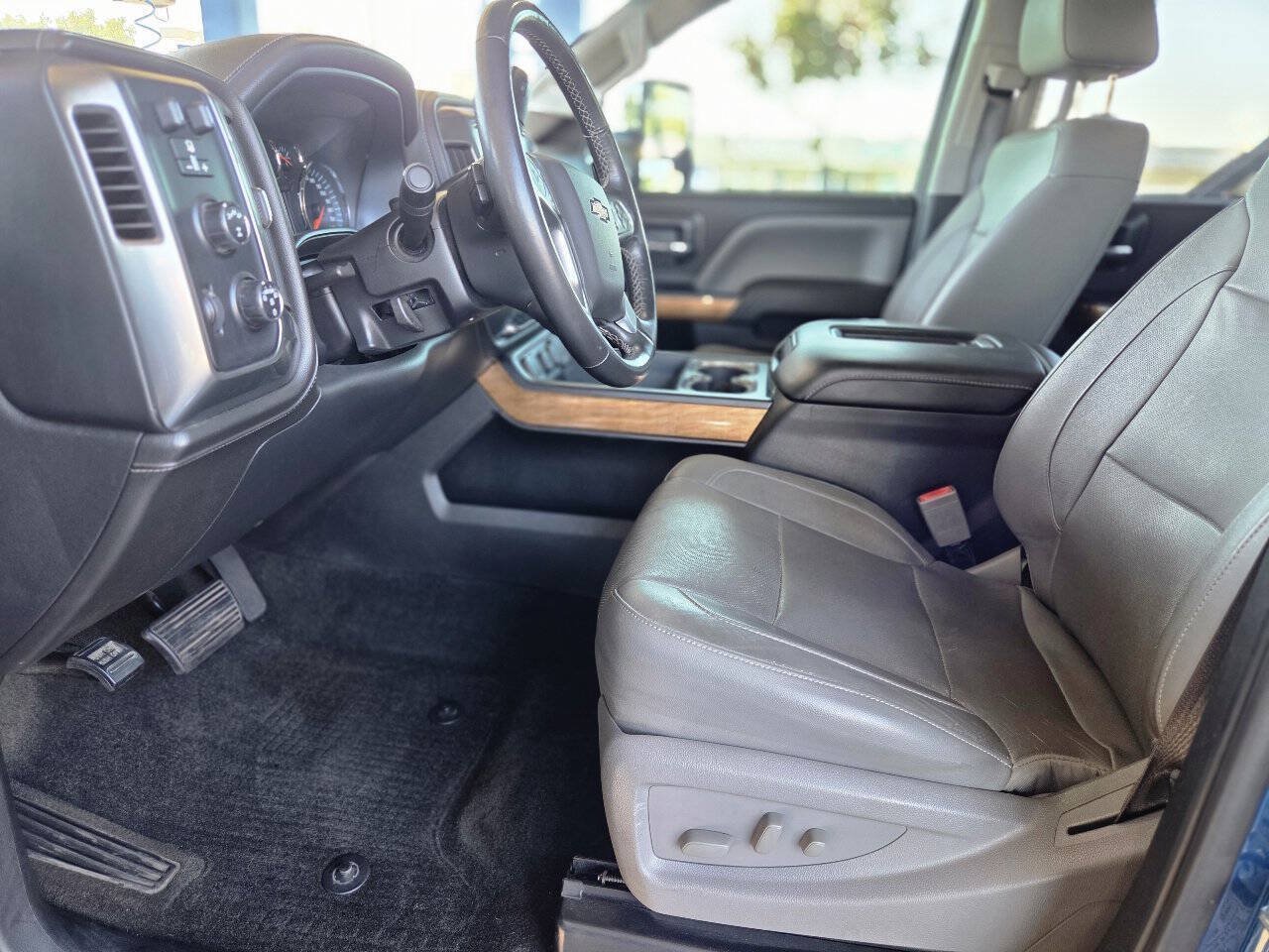 Used 2017 Chevrolet Silverado 2500 LTZ w/ Duramax Plus Package AWD/4WD image 29