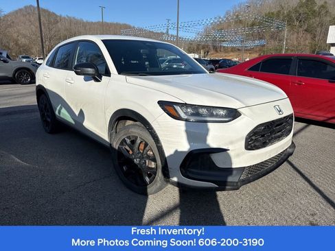 Used 2023 Honda HR-V Sport image 3