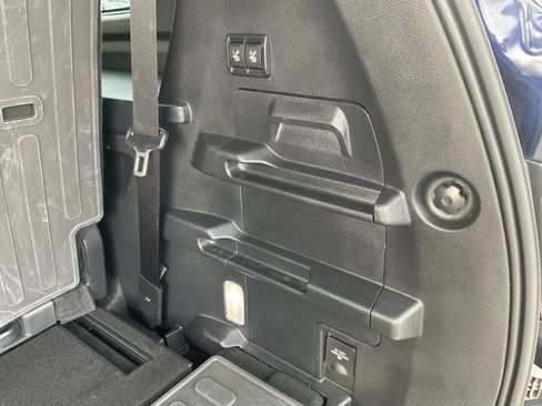 Used 2025 Toyota Sequoia Platinum image 13