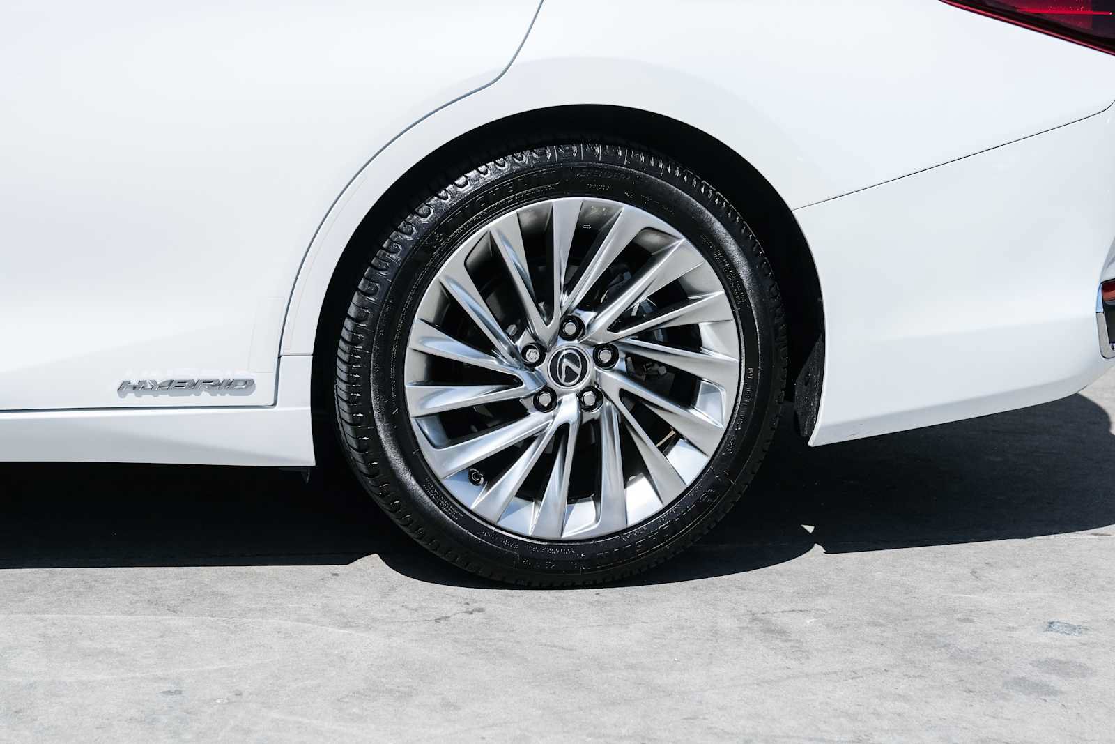 Used 2022 Lexus ES 300h Ultra Luxury w/ Accessory Package 2 FWD image 21