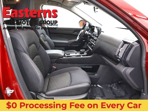 Used 2024 Nissan Pathfinder SV AWD/4WD image 25