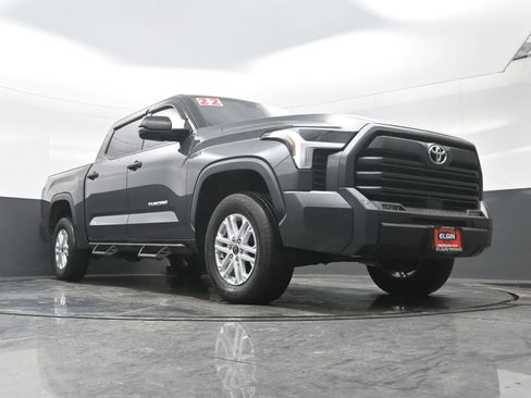 Used 2022 Toyota Tundra SR5 w/ SR5 Convenience Package image 21