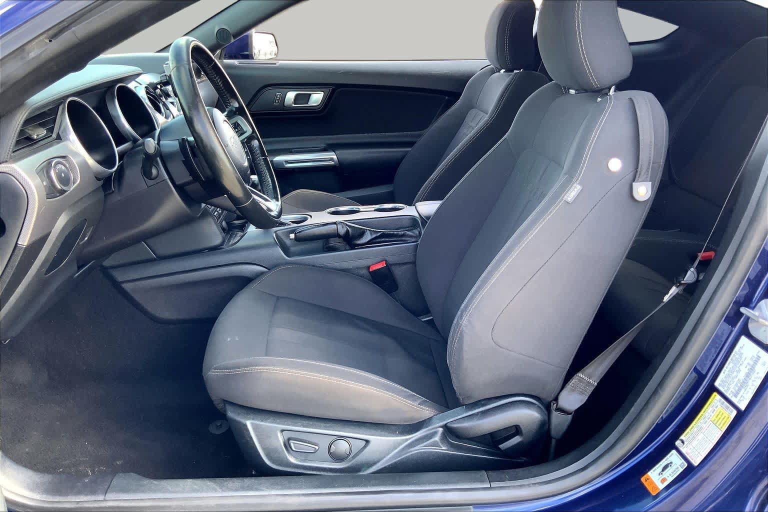 Used 2019 Ford Mustang GT w/ Black Accent Package RWD image 8
