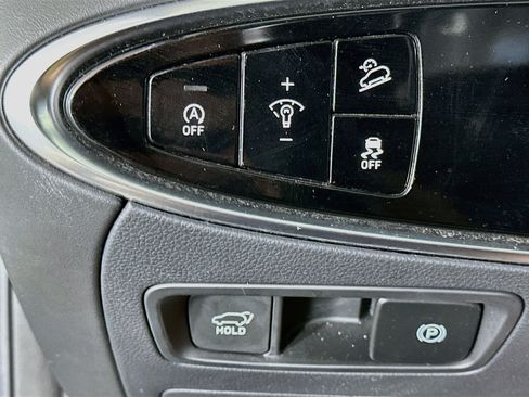 Used 2025 Genesis GV70 2.5T AWD/4WD image 17