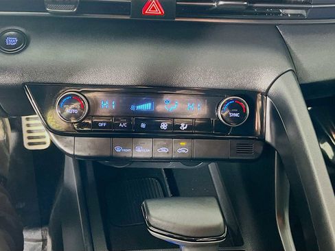 Certified 2025 Hyundai Elantra Sport FWD image 15