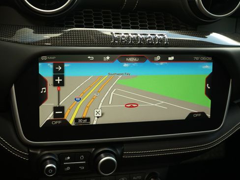 Used 2019 Ferrari Portofino image 15