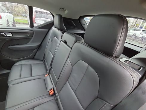 Certified 2025 Volvo XC40 B5 Plus image 6