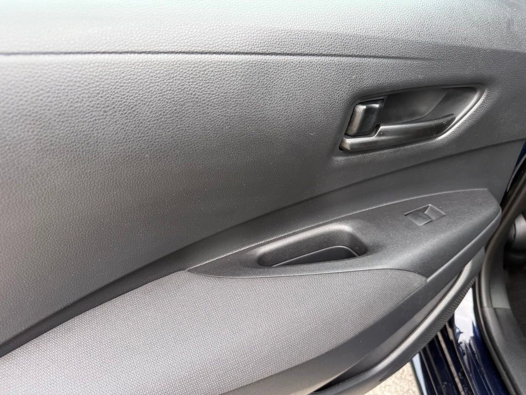 Used 2025 Toyota Corolla LE FWD image 32
