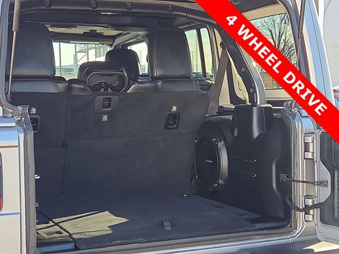 Used 2018 Jeep Wrangler Unlimited Sahara image 9