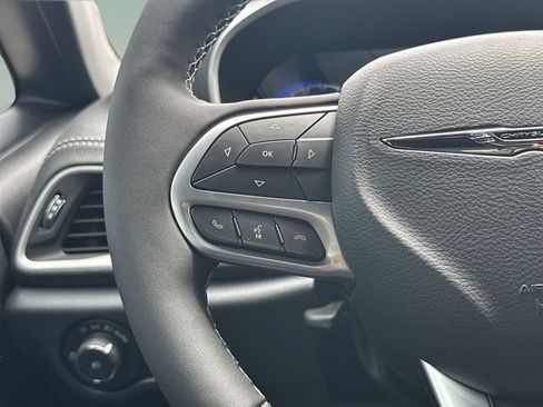 New 2026 Chrysler Pacifica Select FWD image 35