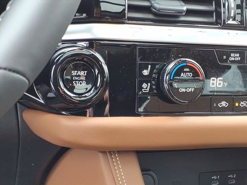 New 2026 Nissan Pathfinder Platinum image 11