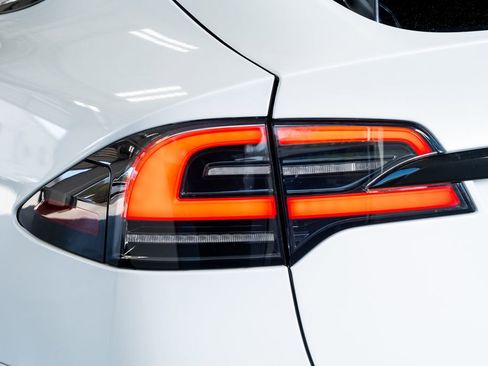 Used 2022 Tesla Model X Plaid image 23