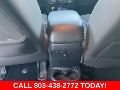 Used 2016 Jeep Wrangler Unlimited Rubicon w/ Connectivity Group AWD/4WD image 15