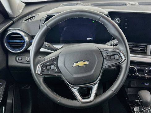 Used 2025 Chevrolet Trax LT w/ LT Convenience Package FWD image 18