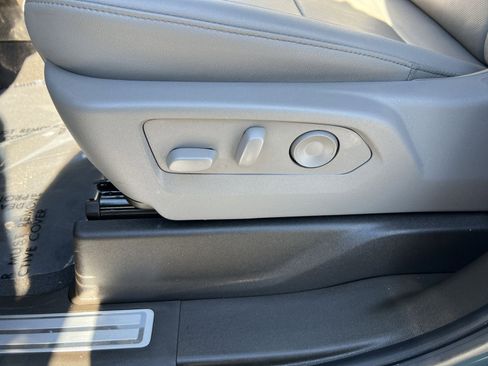 Used 2025 Chevrolet Silverado 2500 LTZ w/ LTZ Convenience Package image 14