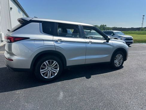 Used 2022 Mitsubishi Outlander ES AWD/4WD image 4