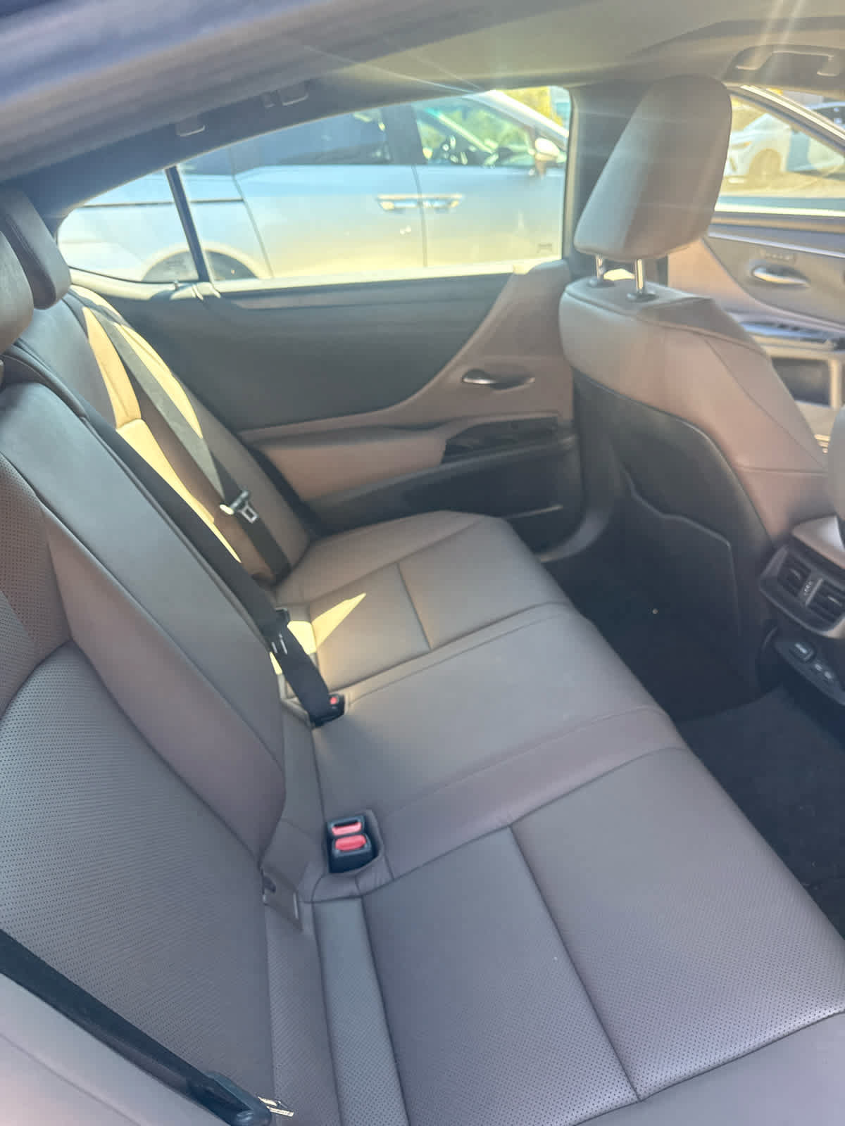 Used 2024 Lexus ES 300h w/ Premium Package FWD image 5
