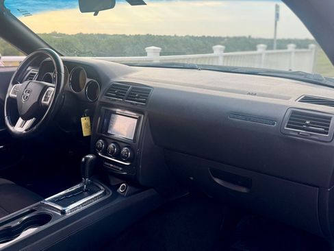 Used 2013 Dodge Challenger SXT RWD image 14