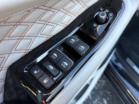 Used 2022 Jeep Grand Cherokee Summit w/ Luxury Tech Group V image 16