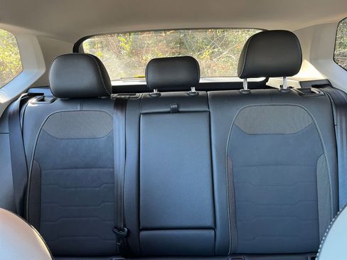 Used 2025 Volkswagen Taos SE image 38