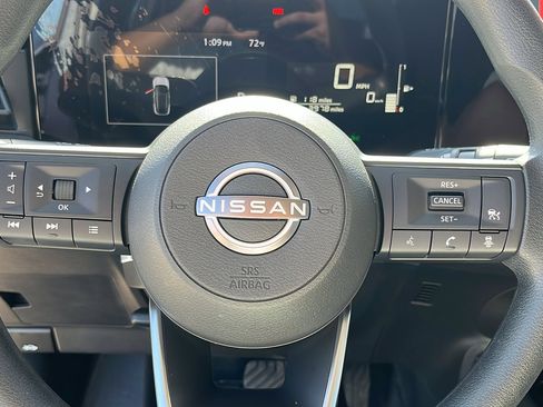 Used 2025 Nissan Kicks SV image 15