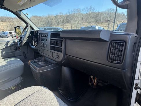 Used 2015 GMC Savana 3500 image 47