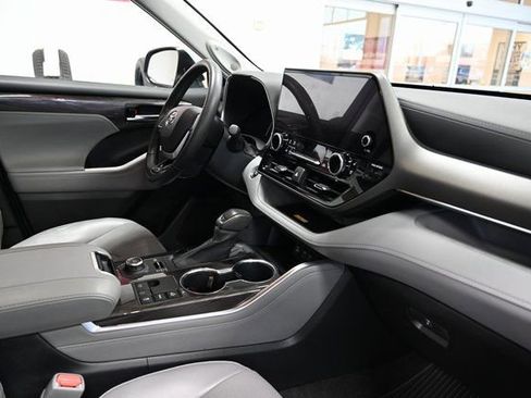 Used 2023 Toyota Highlander Limited image 15