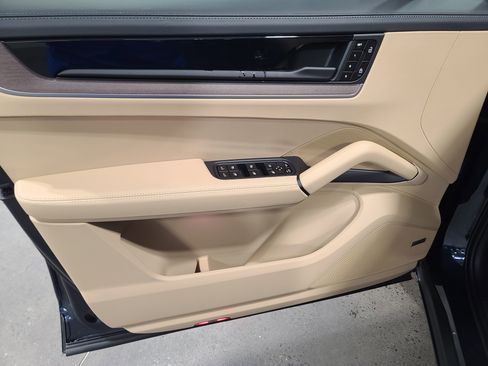 New 2026 Porsche Cayenne image 13