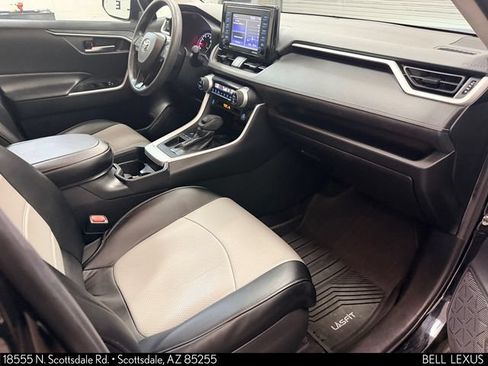 Used 2021 Toyota RAV4 XLE FWD image 11