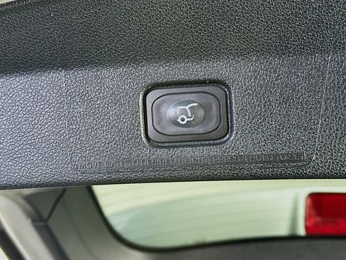 Used 2019 Ford Explorer XLT w/ Equipment Group 202A image 31