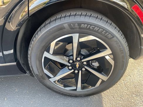 Used 2025 Chevrolet Equinox EV LT w/ Convenience Package image 8