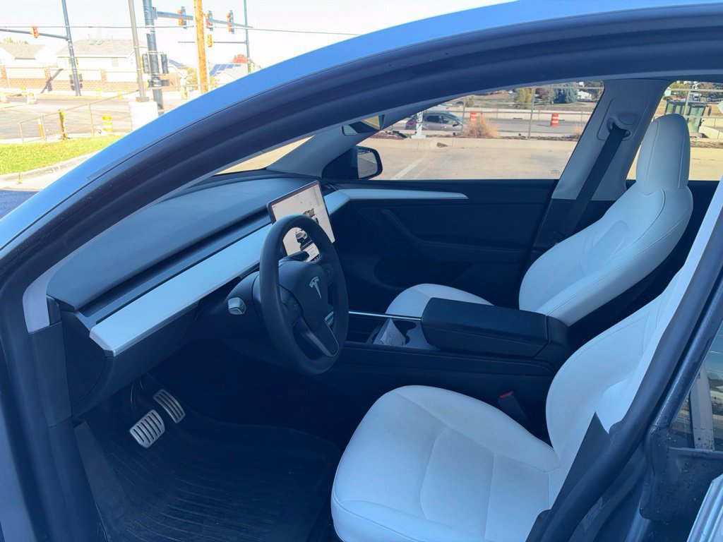 Used 2024 Tesla Model Y Performance AWD/4WD image 9