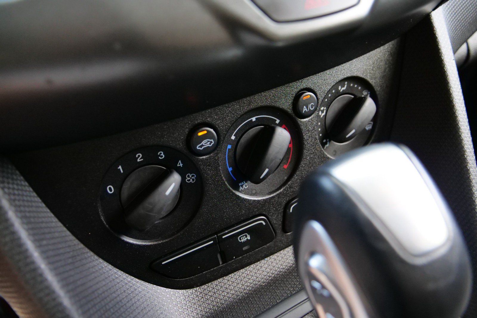 Used 2015 Ford Transit Connect XL FWD image 15