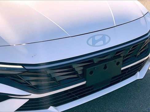 Used 2025 Hyundai Elantra SEL FWD image 28