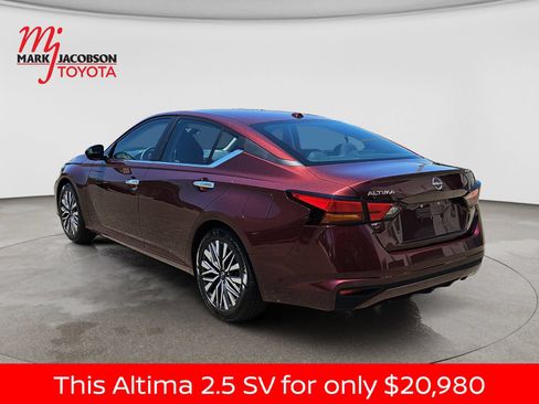 Used 2025 Nissan Altima 2.5 SV FWD image 14